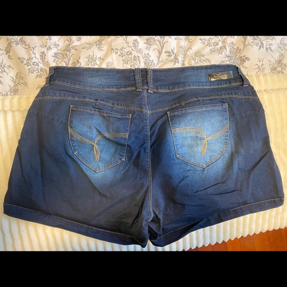 Jean shorts with stretch - Picture 2 of 2